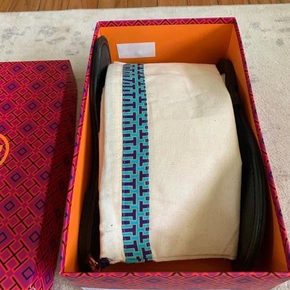 Tory Burch Black Logo Thong Sandals - Picture 10 of 13